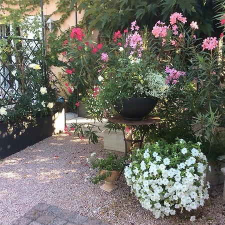 罗莎莉别墅住宿加早餐旅馆 Ventabren 外观 照片